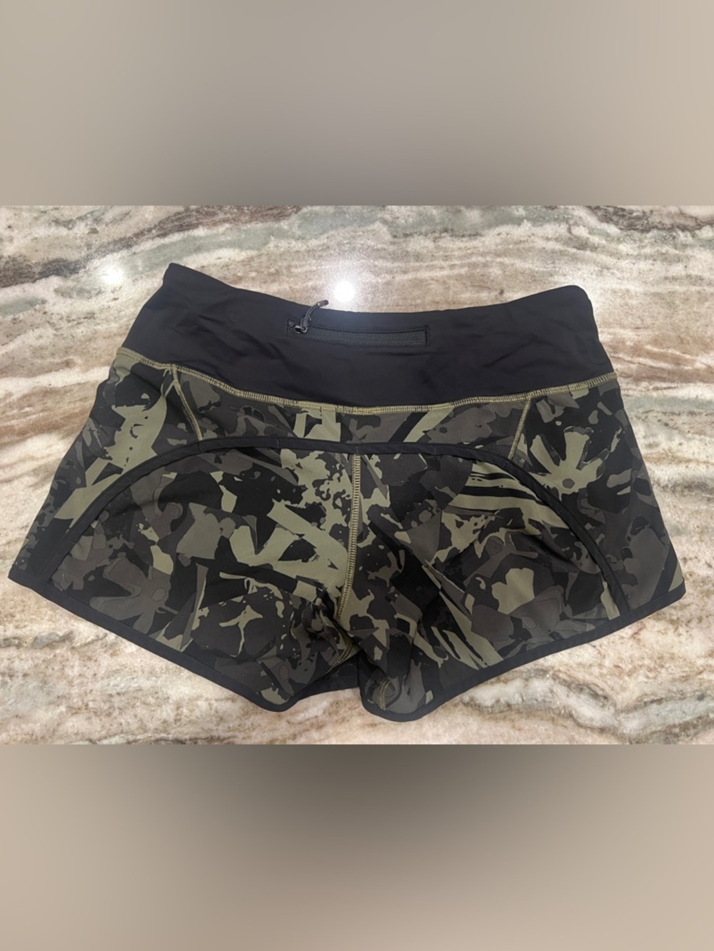 RARE lululemon athletica Camo Speed short *4-way Stretch Sz 4 LIKE NEW - Picture 3 of 8